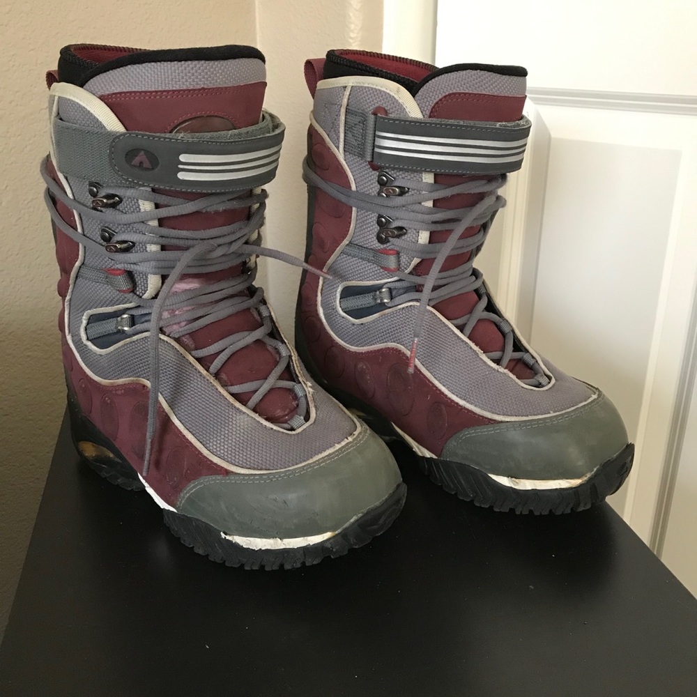 Snowboard boots size 9 men’s (Airwalk)